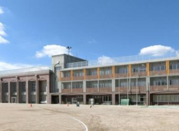 周辺 豊島区立西池袋中学校