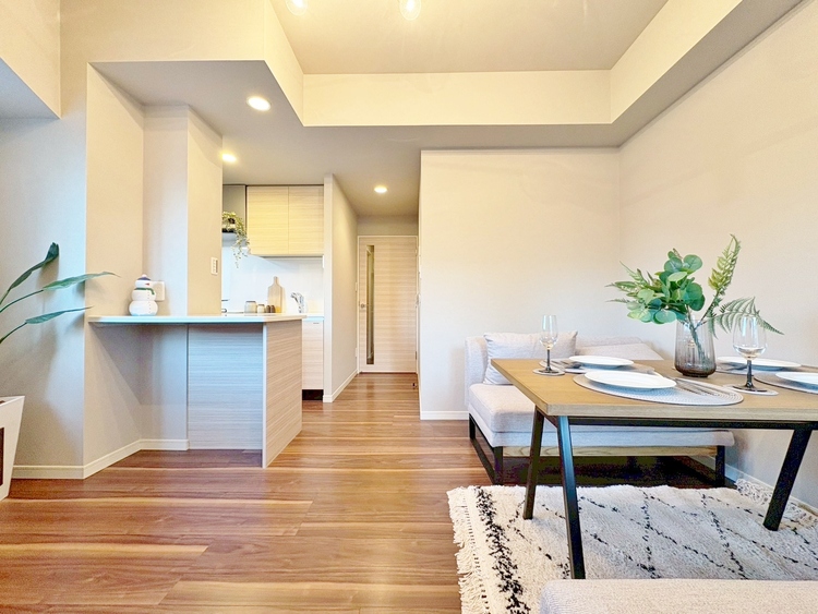 居間 快適に過ごす毎日を求めて、暮らしの中でご自身の「マイホーム」に創り上げてください。