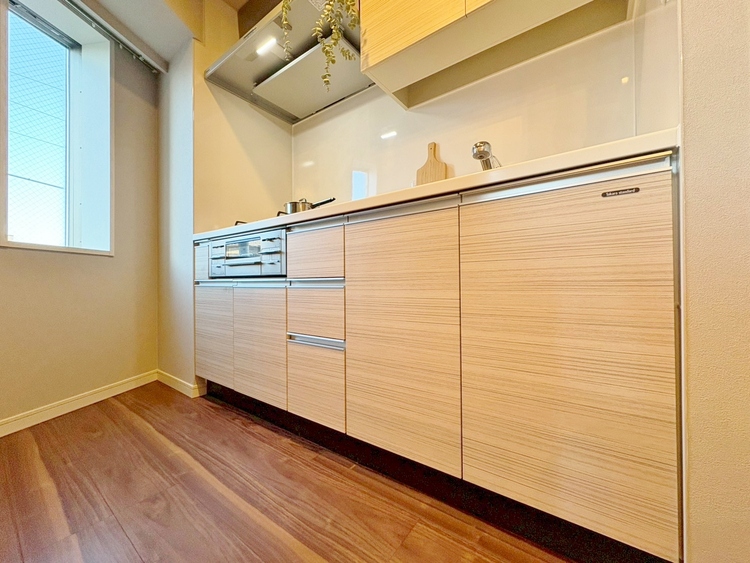 キッチン スマートな意匠と充実の機能を備えたキッチンが、暮らしにおいしい彩りを添えます。