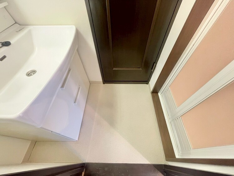 その他 十分な広さの脱衣所。