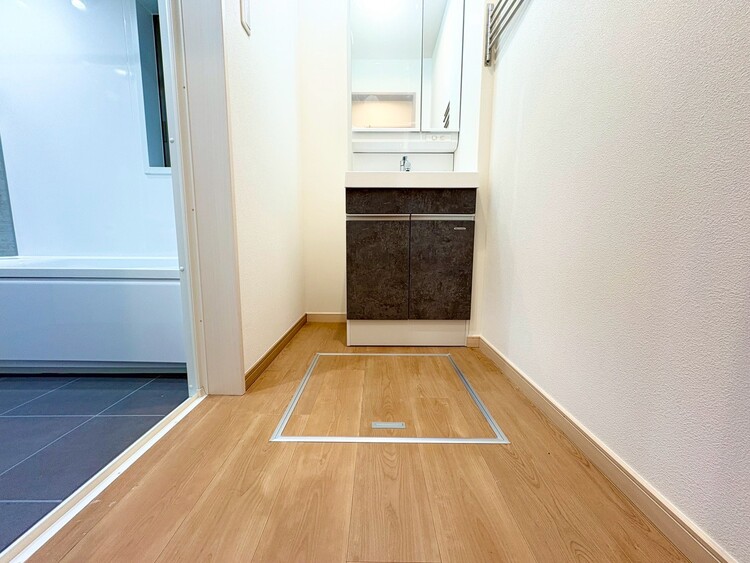 その他 十分な広さの脱衣所。