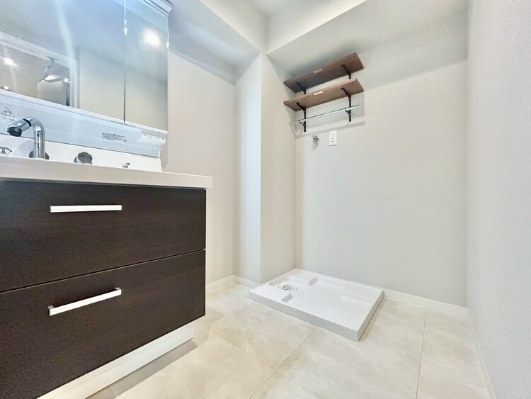 その他 十分な広さの脱衣所。