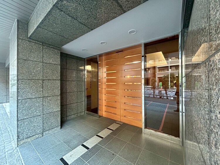 その他 上質感漂う玄関アプローチです。