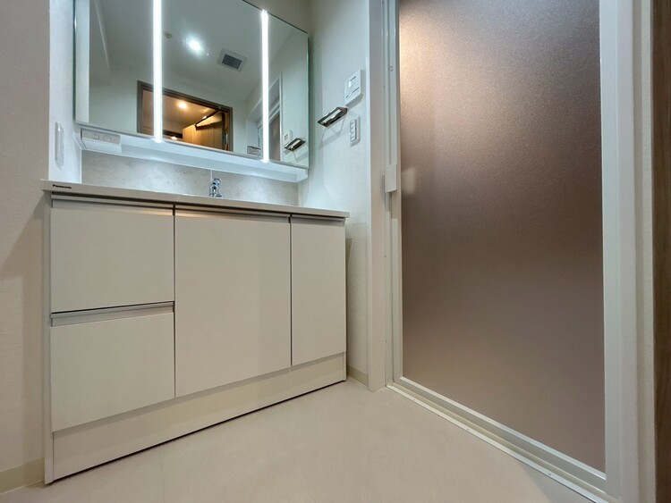 その他 十分な広さの脱衣所。