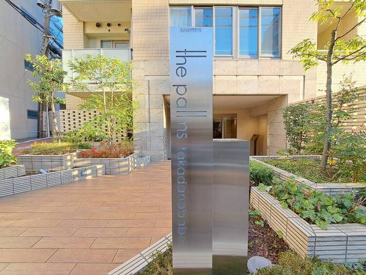 その他 スタイリッシュなエンブレム。お洒落なマンションは入り口から。