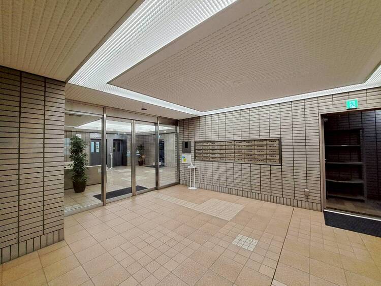 その他 上質感漂う玄関アプローチです。