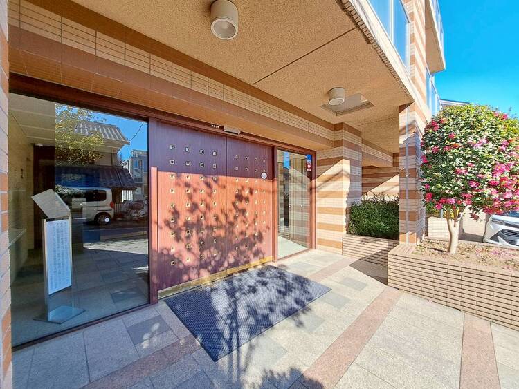 その他 上質感漂う玄関アプローチです。