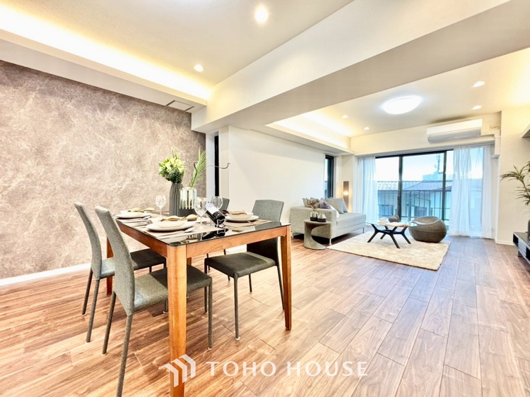 内装 ◆癒しの空間◆室内構成に拘り採光とセンスを散りばめた空間。それは『柔らかさ』に似た素敵な居場所。そこに暮らす人のことを考えつくり出したものは『癒し』という心地よい居場所なんだと思う