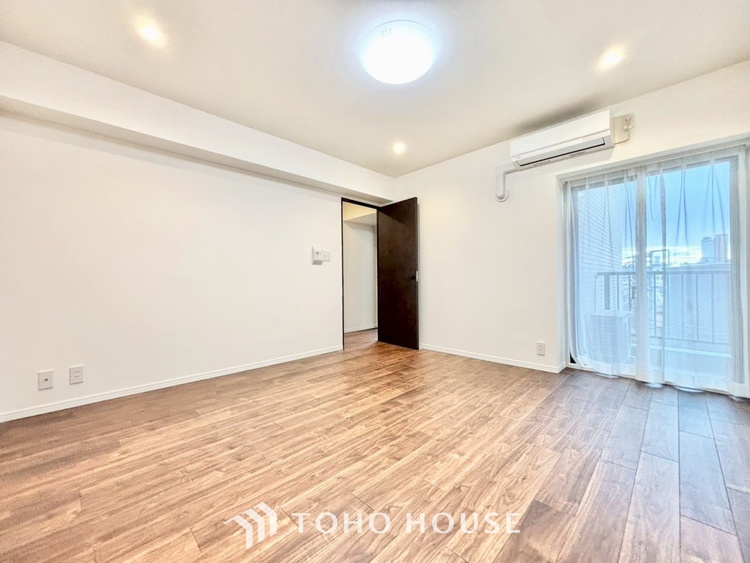 内装 ◆色彩◆この空間に放たれた光は華美なまでに演出されたデザイン。流れる時をより芳醇なコーヒーの様な色彩奏でるアダージョ。そして情景豊かな作品のような暮らしがイメージできる。