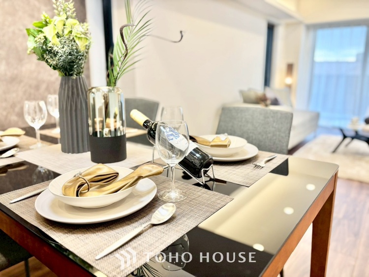 内装 ◆闇夜の輝き◆オレンジ色の光は大人になった今の僕にはわかる。1日の終わりを伝えに来たわけではなく、また明日が来る方へ導いてくれた事を。