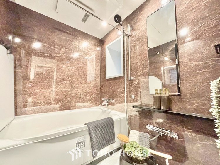 風呂 ◆浴室◆の温もりを感じ、ふわりと寄り添う太陽の妖精たちが自然と僕達を微睡ませる。うとうとしたい訳ではないがそんな時間が嫌いじゃない自分がここにいる。