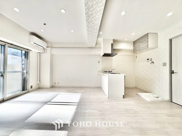 内装 ◆瀟洒な空間◆落ち着きのある彩が見事に調和させた瀟洒な空間を演出。ここに集まる家族の会話と笑顔が絶え間なく続く幸せな空間。