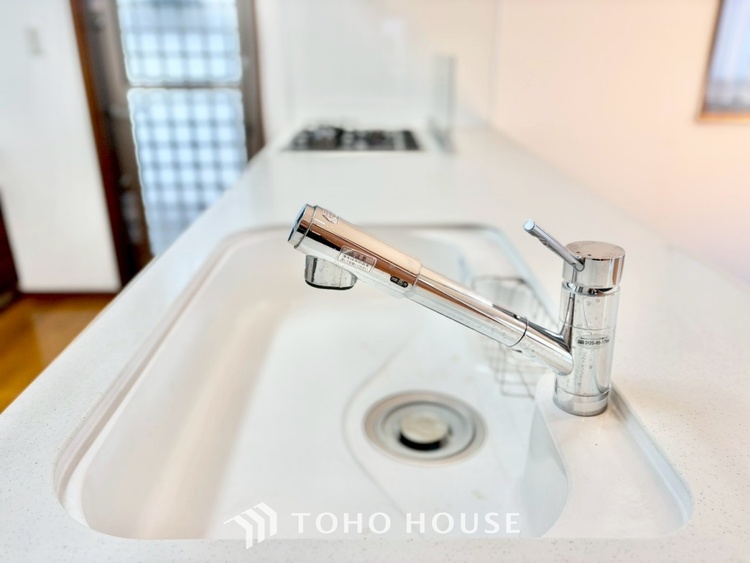 内装 【Kitchen】一歩一歩踏みしめる喜びを。光り眩い羨望のリビングへ。一歩一歩を踏みしめて家族の集う幸せの場所へ。すべてがクライマックスのマイベストホーム。