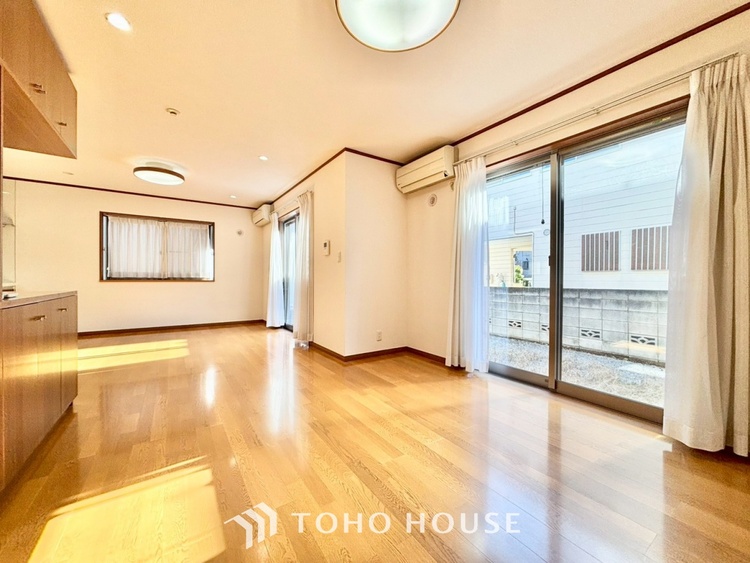 内装 【愛する人達】との幸せな時間をここで楽しむ。耐震性、デザイン、そして対面キッチンを備えたユーティリティー。何も妥協しないライフスタイル。愛する家族を大切にする人達が住まう家。