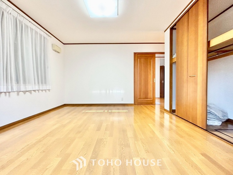 内装 【自身の道】華道、剣道、そしてここで暮らす者の正道。物事の正しい考えや愛する家族とのコミュニケーション。そんな考えの暮らし方がこの空間にも散りばめられている。