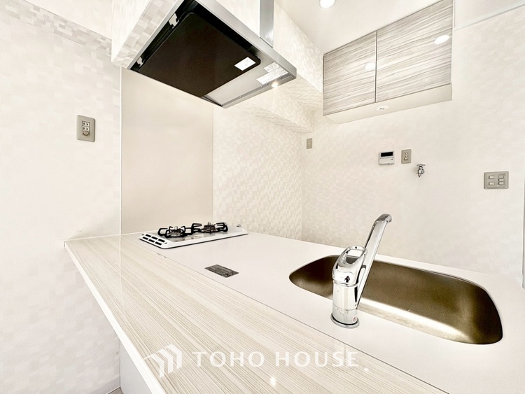 キッチン キッチンは家族の絆を育む大切な空間。シンプルで使い易いシステムキッチンで愉しく作る料理は愛情のある美味しいご馳走に。家族で使えるダイニングキッチンです。