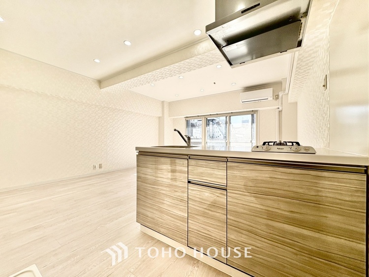 キッチン 毎日料理をする、料理が好き、家族が多くて量を作る必要がある、等の方々にとっては必須のコンロ。同時進行で効率アップはもちろん鍋を移動する回数が減り、無駄な動きを軽減することが出来ます。