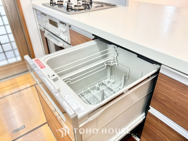 キッチン 【素敵な空間】君の姿に一瞬足を止めていた。美しくて惑わされてしまった自分が信じられない位素敵な空間。そしてこの空間に君がいて喜び歌を歌う僕が燥いでいる。