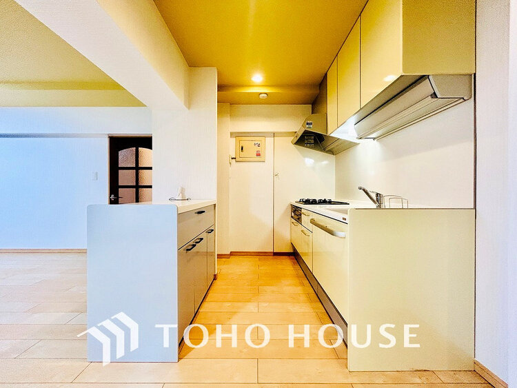 キッチン 落ち着きのあるカラーで統一された清潔感と気品が溢れるキッチン