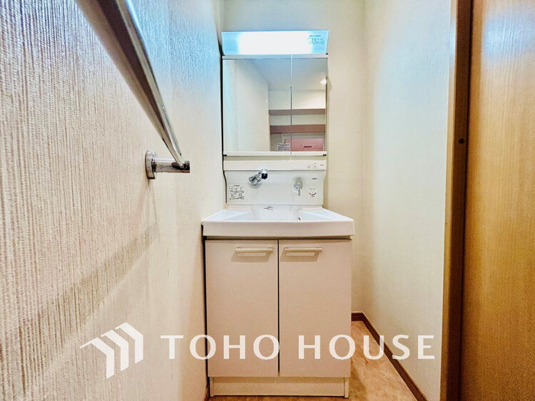 洗面 落ち着きのある色合いでまとめられた洗面室