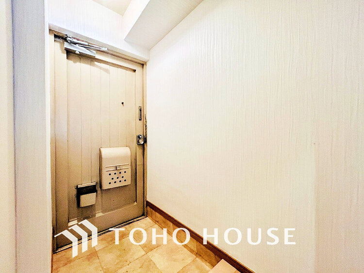 玄関 落ち着いた雰囲気の玄関、家族の帰りを暖かく迎えてくれます