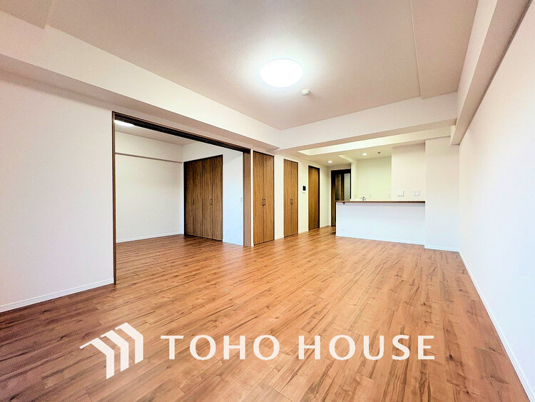 内装 上質な時間を育む暮らしのメインステージ。寛ぎとコミュニケーションを育む居心地のよい場所