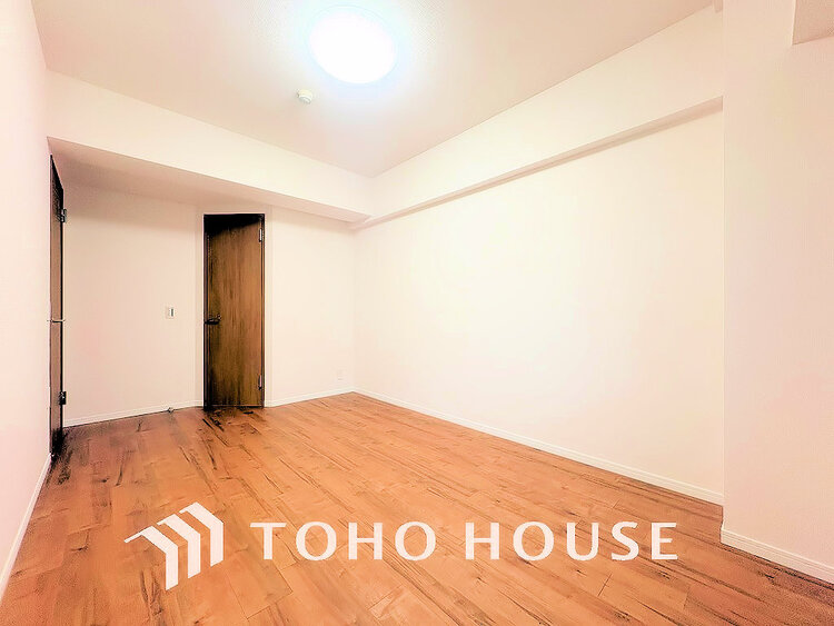 内装 シンプルですっきりとした室内は飽きのこない居心地の良い雰囲気