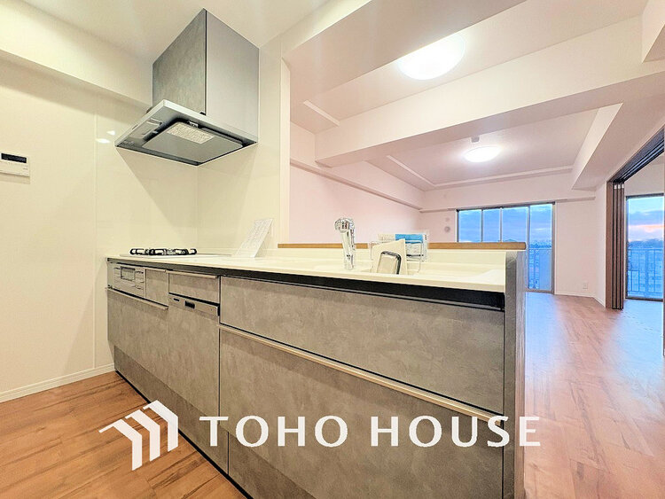 キッチン シンプルな部屋の雰囲気に溶け合うナチュラルキッチン