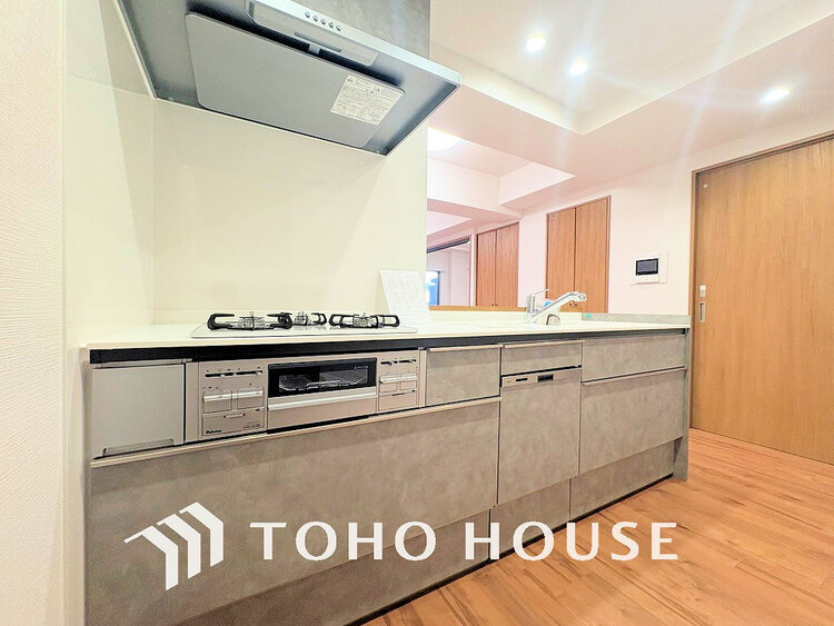 キッチン 落ち着きのあるカラーで統一された清潔感と気品が溢れるキッチン