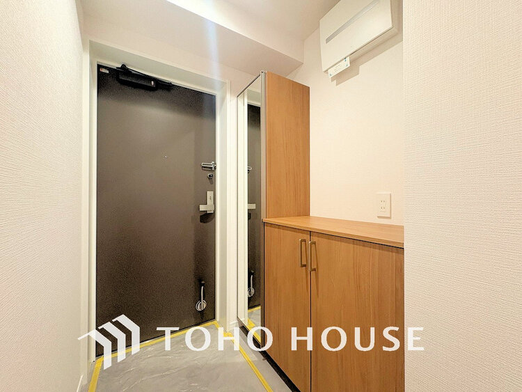 玄関 落ち着いた雰囲気の玄関、家族の帰りを暖かく迎えてくれます