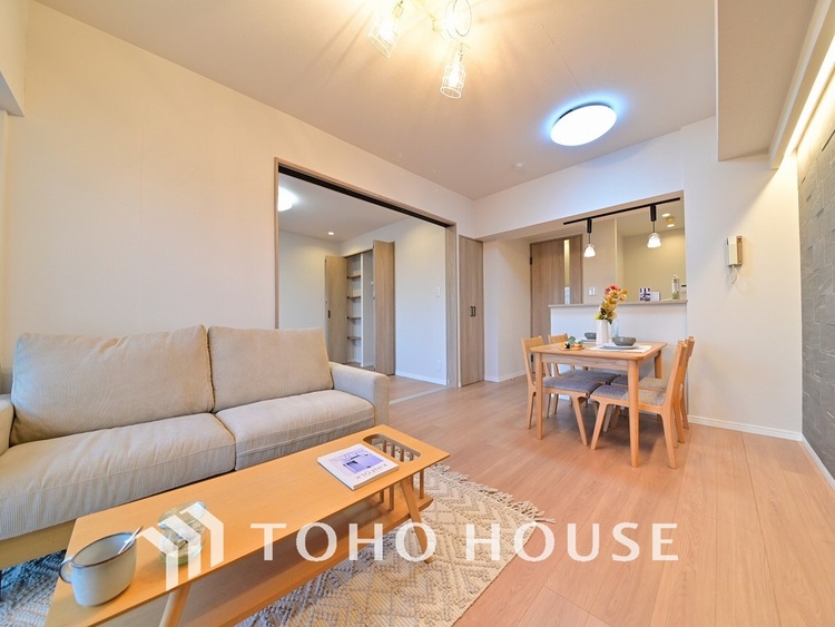 内装 広がりのある住空間、家族が集まるリビング・ダイニング