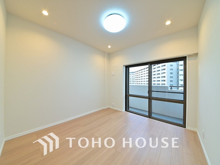 内装 採光もある洋室は、くつろぎのひと時を過ごすのにぴったり