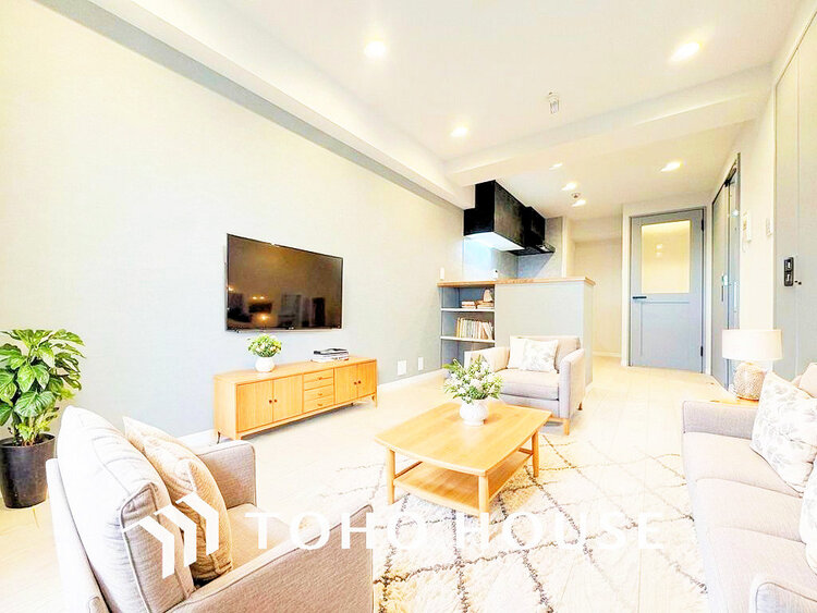 内装 広がりのある住空間、家族が集まるリビング・ダイニング(家具は全てCGです)