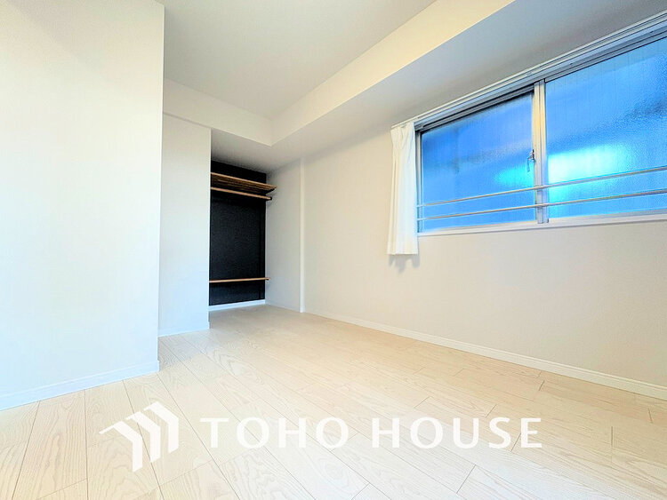 内装 採光もある洋室は、くつろぎのひと時を過ごすのにぴったり