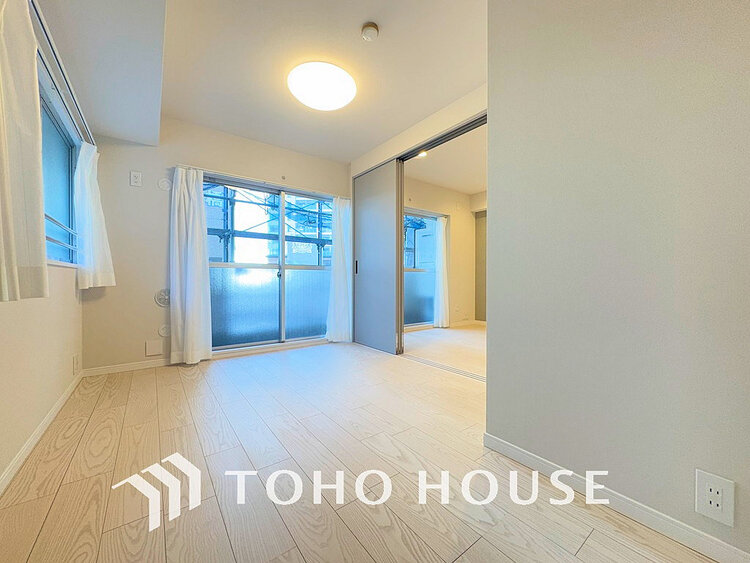 内装 1日の疲れを癒し、心地よく寛げるようゆったりとした広さをしています