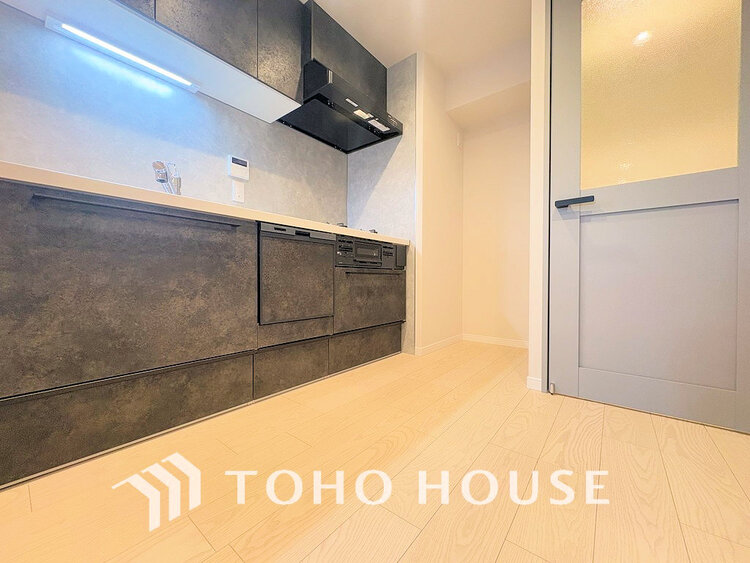 キッチン シンプルな部屋の雰囲気に溶け合うナチュラルキッチン