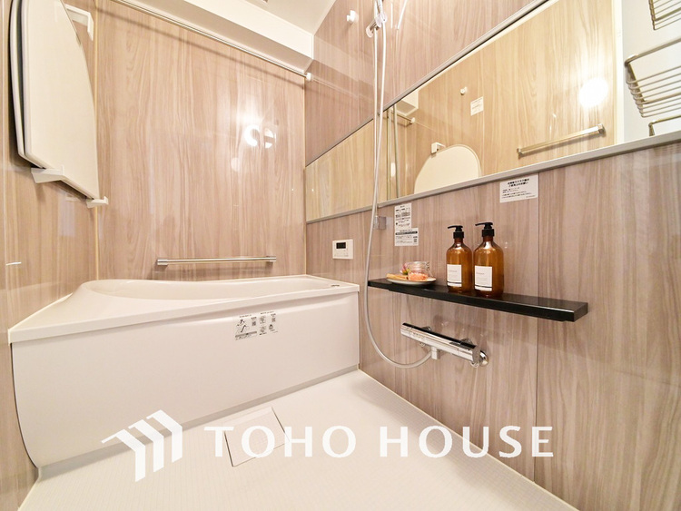 風呂 一日の疲れを癒すバスルームは、心地よいリラックスを叶える清潔感溢れる空間