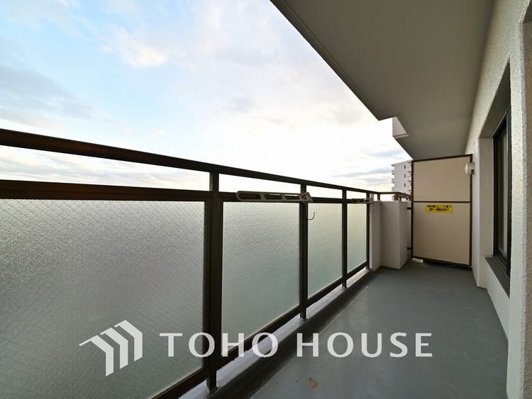 バルコニー 陽当たり良好なバルコニー