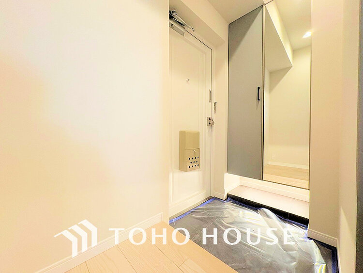 玄関 落ち着いた雰囲気の玄関、家族の帰りを暖かく迎えてくれます