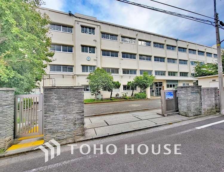 周辺 横浜市立市場中学校　距離1100ｍ