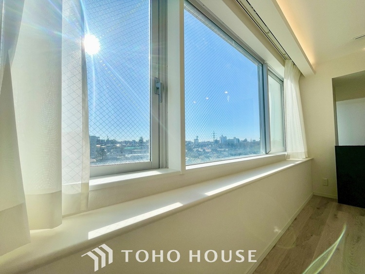 内装 【LIVING】◆陽光◆が差し込む。この開放的なLDKに家族の笑顔が集う。家族が一緒に過ごす空間は明るく、そして居心地よく。