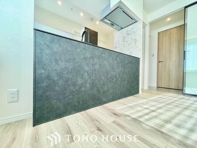 内装 【LIVING】◆扉を◆開くとこの景色。家族の”おかえり”の声が聞こえてきそう。