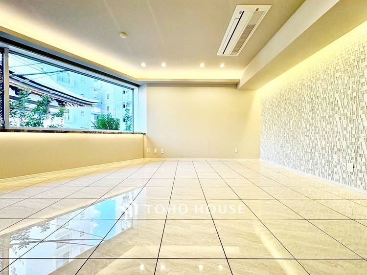 内装 ◆癒しの空間◆室内構成に拘り採光とセンスを散りばめた空間。それは『柔らかさ』に似た素敵な居場所。そこに暮らす人のことを考えつくり出したものは『癒し』という心地よい居場所なんだと思う