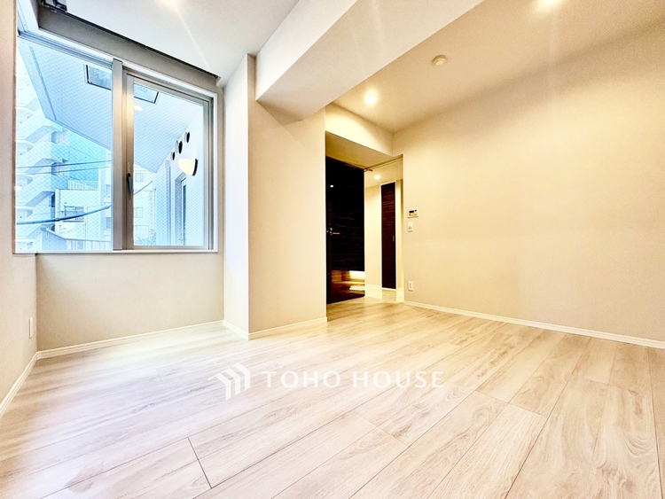 内装 ◆色彩◆この空間に放たれた光は華美なまでに演出されたデザイン。流れる時をより芳醇なコーヒーの様な色彩奏でるアダージョ。そして情景豊かな作品のような暮らしがイメージできる。