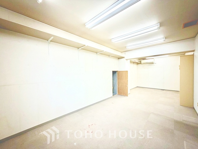 内装 【Quietness】プライベートなお部屋では静かに時を過ごしたい。読書をして、物思いにふける・・光りに満たされた安らぎの空間をがここにはあります。