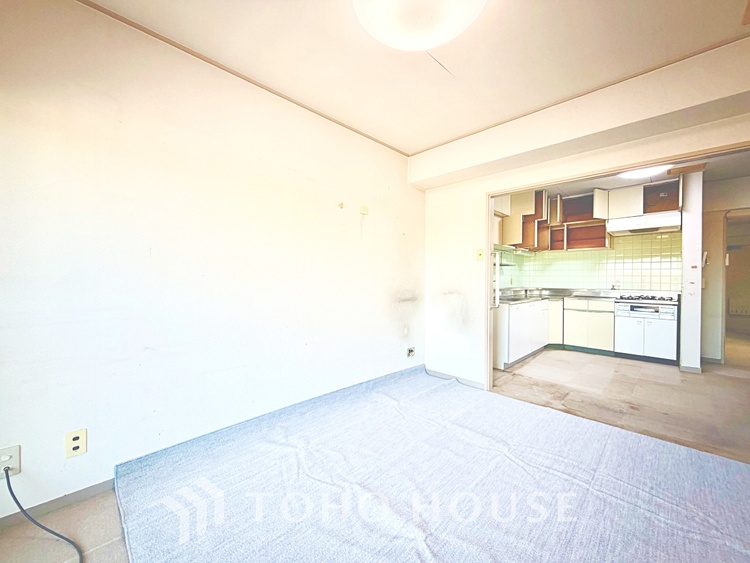 内装 【smart design】◆スマートデザイン◆太陽の光をスマートにリビングへ。優しくいざなわれた採光が朝は目を覚ませ、昼はくつろぎ、そして夕刻には温もりを与える。他にはないおしゃれなデザインで。