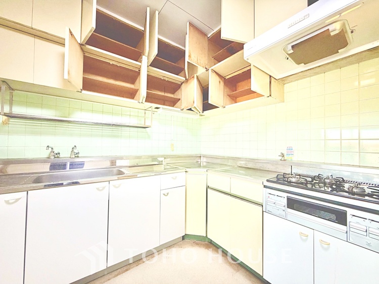 キッチン 【Kitchen】光り眩い羨望のリビングへ。一歩一歩を踏みしめて家族の集う幸せの場所へ。すべてがクライマックスのマイベストホーム。