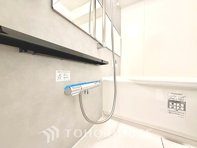 風呂 【Entrance】仕事は好きだ。でも今日という一日はあまり芳しくない日もある。とぼとぼと家路に付く頃、ふと目を上げると我が家のエントランス。