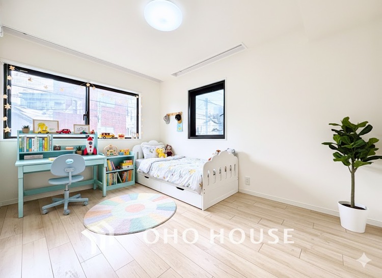 内装 ※家具はCGです。プライベートな時間を大切にできる、落ち着いた洋室。収納も充実し快適な暮らしを実現します。