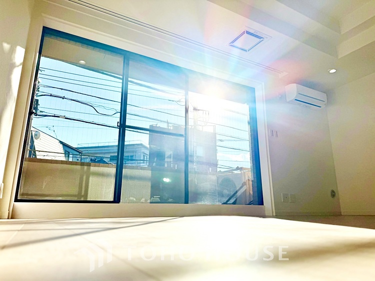 内装 明るく開放的なリビングで、インテリアを楽しみながら快適な暮らしを実現できます。